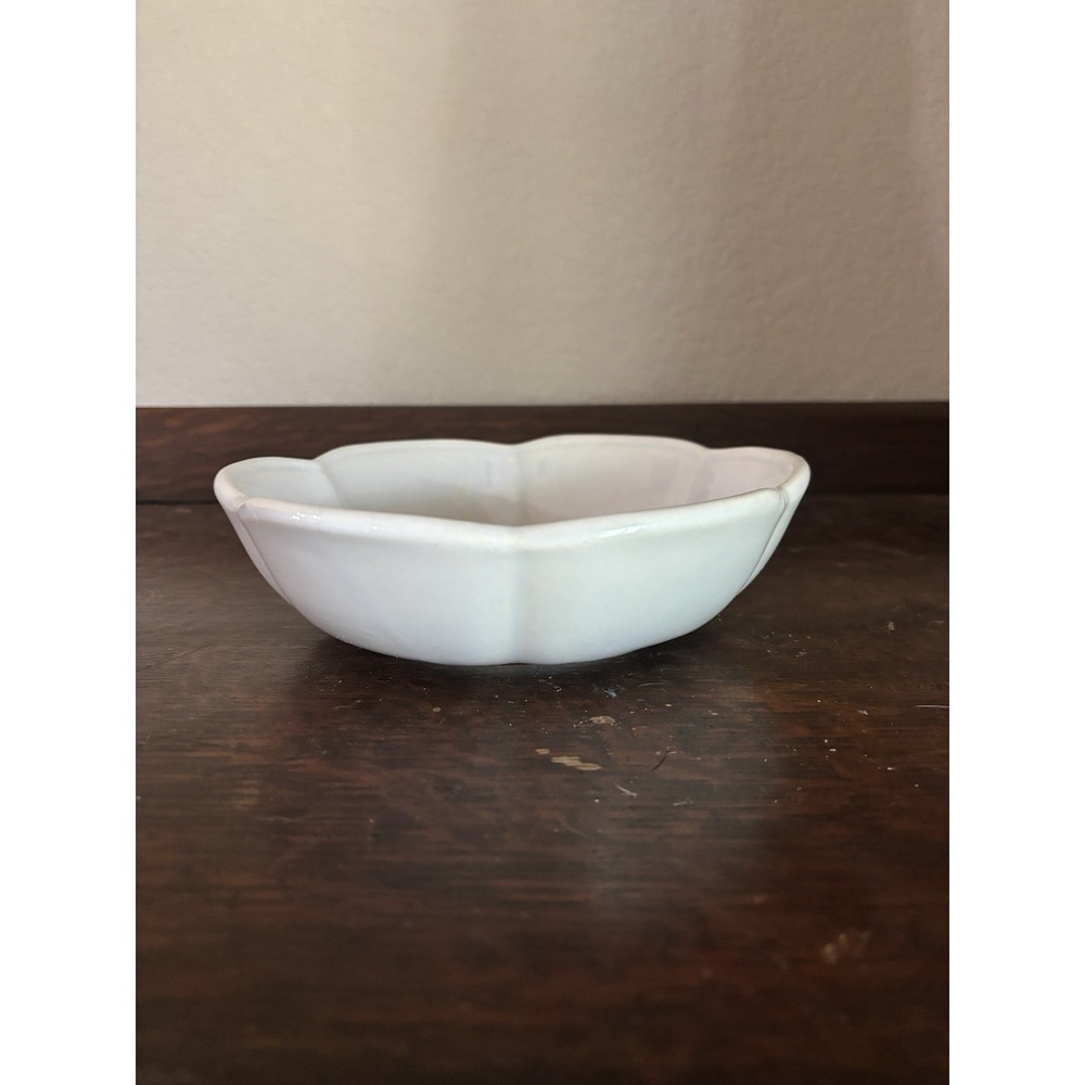 McCoy Pottery Bowl‎ White Scalloped Petal Dish 7528 USA Vintage Glossy